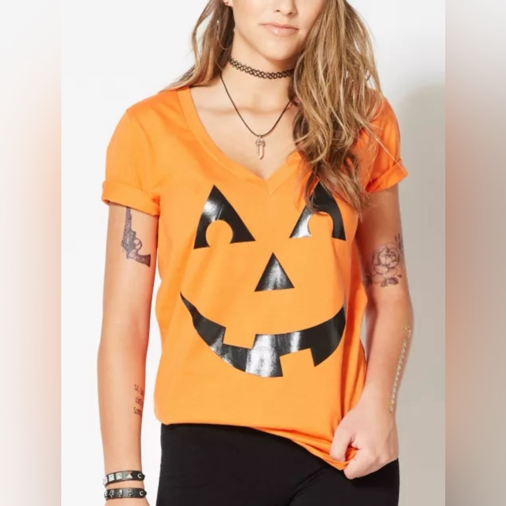 NEW SPIRIT HALLOWEEN Women’s Pumpkin V Neck T-Shirt - Picture 3 of 6